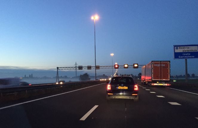 RWSverkeersinfo's tweet photo. Helft van álle files staat in Brabant. Daar geen herfstvakantie en er schijnt iets met de Merwedebrug aan de hand te zijn. (@PieterTammens) https://t.co/NYSvGJJahO