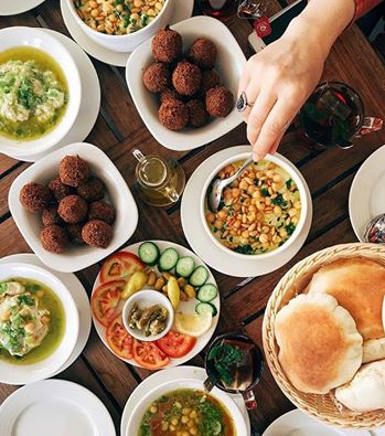 WhyjordanTours's tweet photo. #MondayMorning #MondayMotivation #SaturdayKitchen #whyjordan
When you visit #Jordan, you can never have enough falafel and hummus! https://t.co/pmhhjQ2Oda
