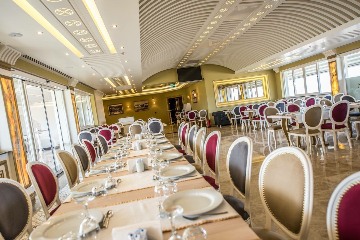 Restorantımızda sabahları altın açık büfe kahvaltımızdan, günün her saati seçkin dünya mutfağımızdan hizmet alabilirsiniz.