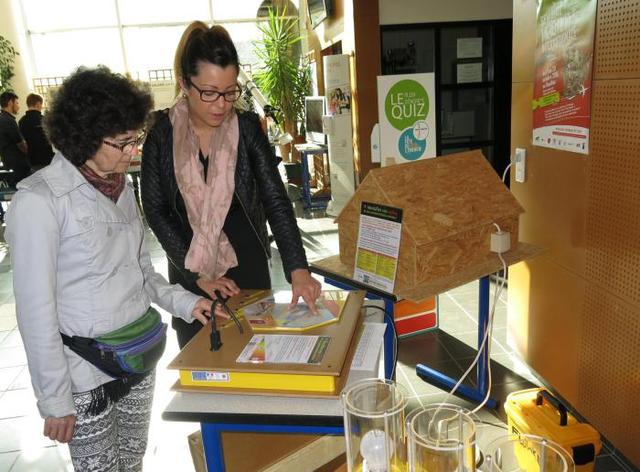 bit.ly/2eHHM6j
Après ses études en génie électrique GEII à Châteauroux Flora Brunet est conseillère en économie d'énergie à l'Adil