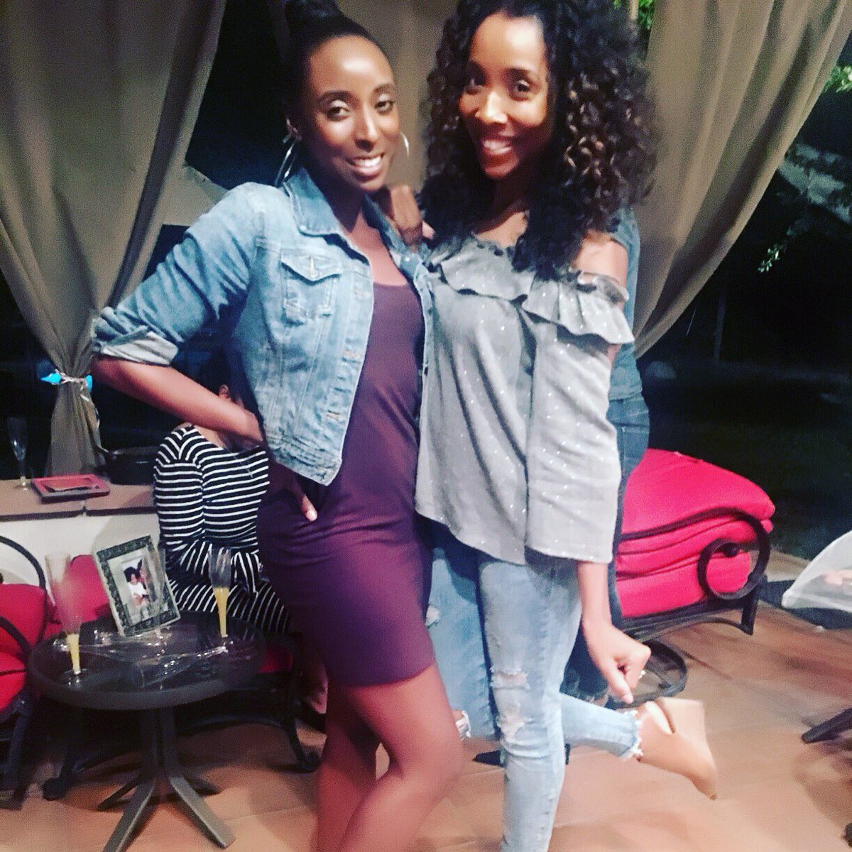 trenyce's tweet photo. @DeidaMassey book signing of #FaceValues hosted by @SherriEShepherd while @Kitapubdiva brought the PR sass! #author #mentor #girls https://t.co/aULcwhkoCA