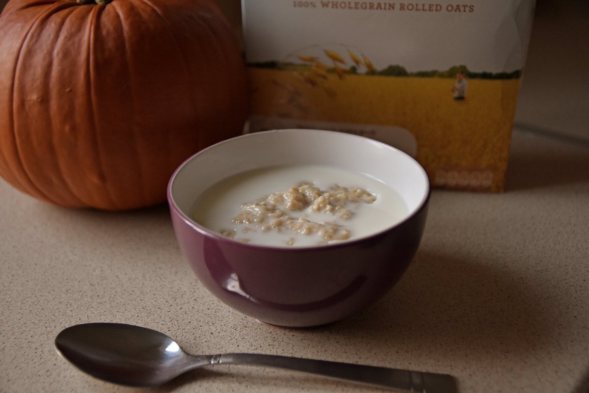Cant beat a hot bowl of porridge on a cold autumn morning! What do you have yours with? #Autumn #Porridge