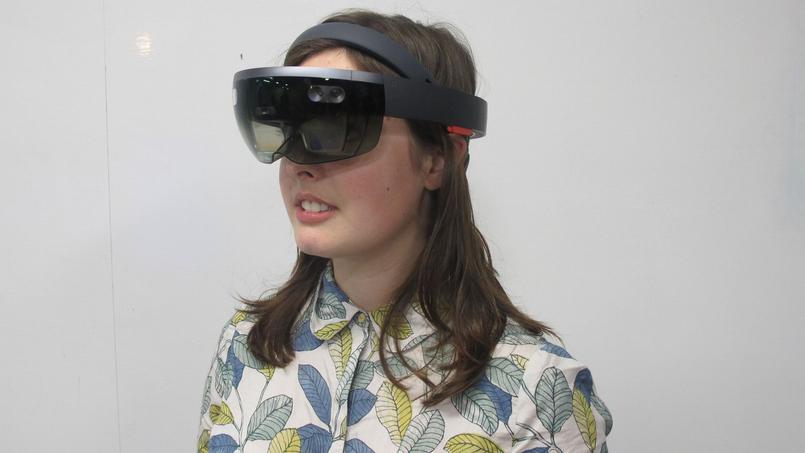 FigaroTech's tweet photo. J'ai testé l'HoloLens de Microsoft et le futur n'est pas pour tout de suite. https://t.co/vnZ3FVnVf7 https://t.co/bVqeGjLwPp