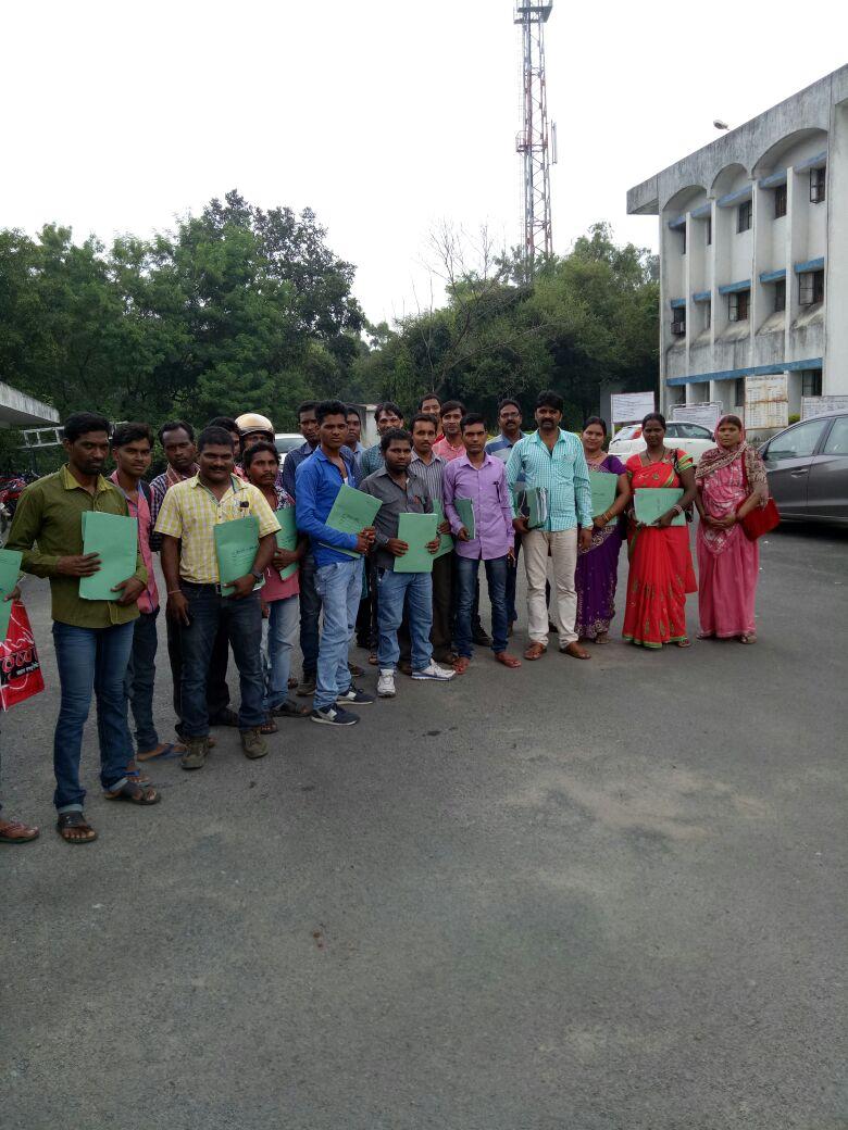 <a href="/narendramodi/">Narendra Modi</a> कोयला खदान से गेवरा केभूविस्थपित आप से मिलने का निवेदन करते है