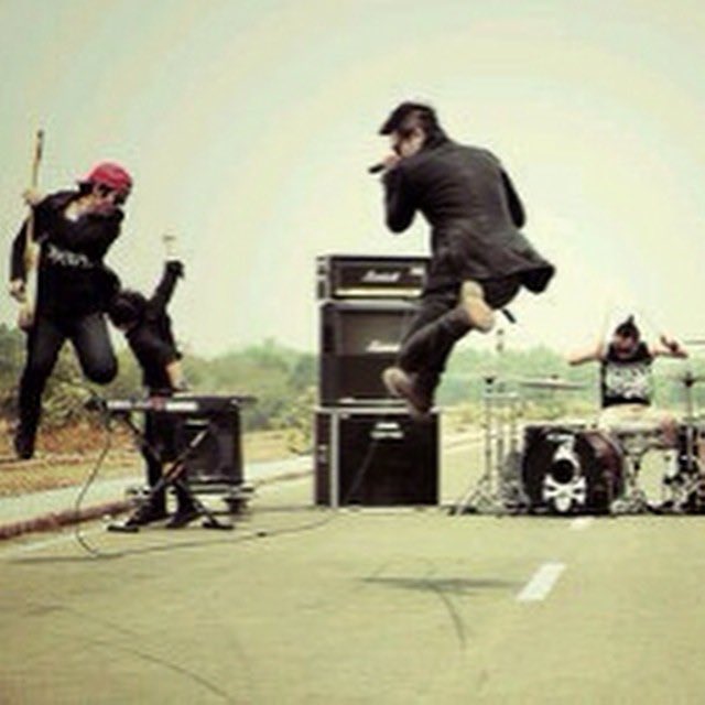 🎸🎸🎸"The Gadings" letsss jump😜<a href="/Octav_Gape/">Octav Panggabean</a> <a href="/gadiiing/">Gading Marten</a>