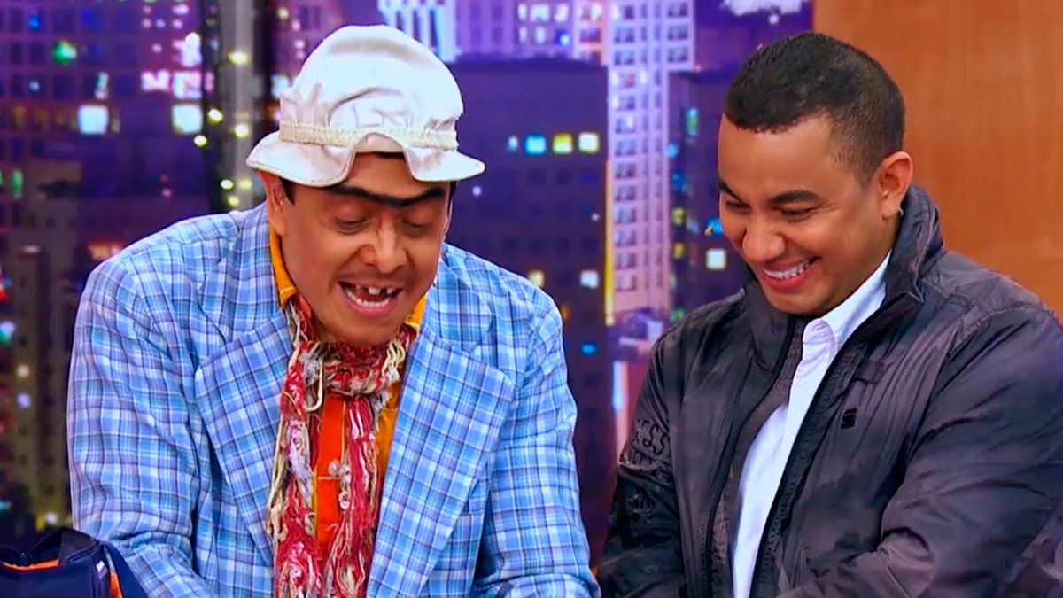 CaracolTV's tweet photo. ¡Para morir de risa! @susoelpaspi y @Felipe_Pelaez sorprenden imitando acentos - https://t.co/DJleDQFCmF https://t.co/VglZeAs5hY