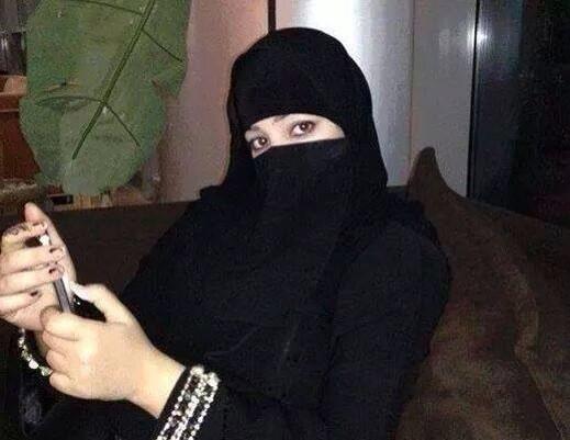 تدلع يازين المخاليق ربي حفيظك
عينك تسحر الخاطر بنظراتك
😍😍😍😍