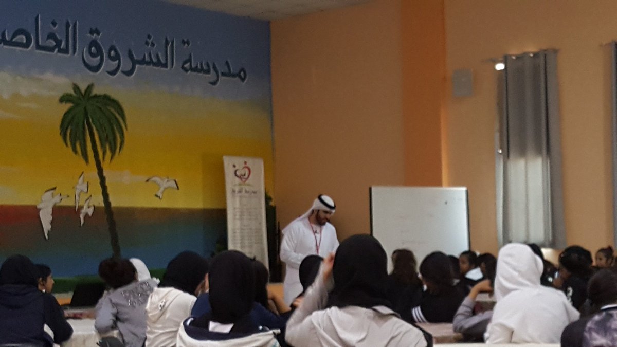 Baizat's tweet photo. . @esrefsahef #esclub member @MoAljasmi presenting financial awareness at Al Shorouq Private School 👌👍 https://t.co/uOP1aeots9
