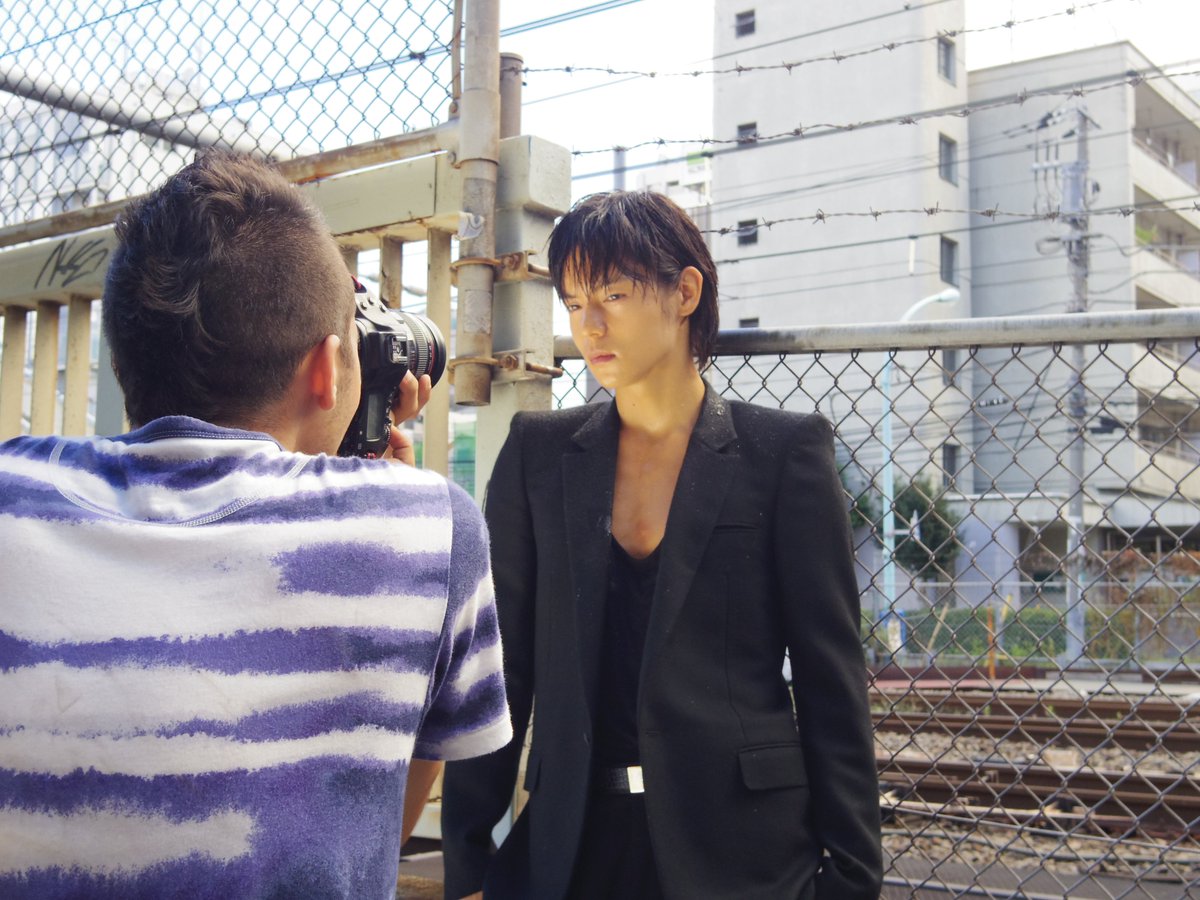 Barfout バァフアウト 窪田正孝さんが本誌初登場した際の 12年の11月号の撮影風景 この時も恵比寿での撮影でした 撮影はティム ギャロさん 他にも見ていただきたいカットがたくさんあったなぁ と 今 写真を見返していて思います 松坂