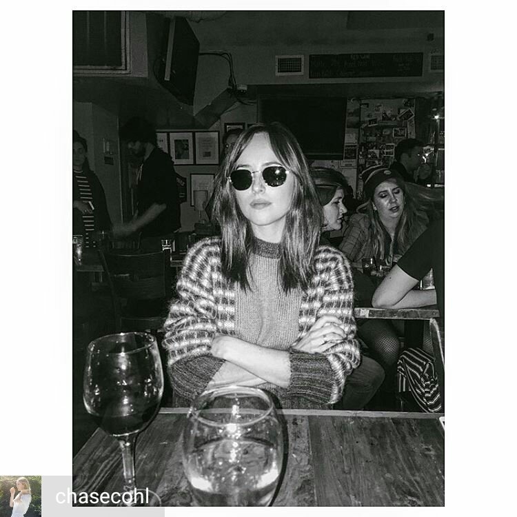 BJsBookBlog's tweet image. #reposr @chasecohl  -  Friendliest girl at the party. #DakotaJohnson