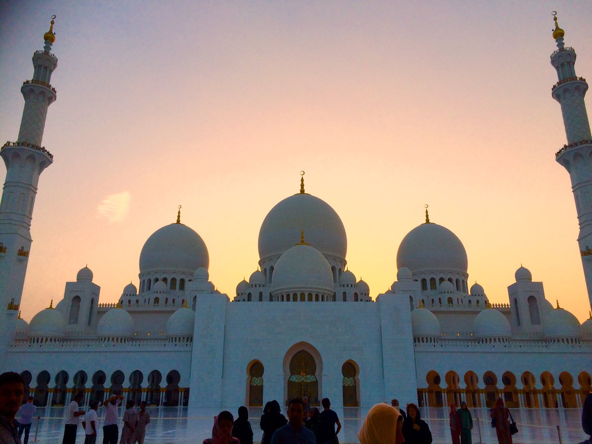 A fab day yesterday visiting the largest mosque in the world a very peaceful place &amp; wonderful view thanks once again <a href="/TallStoriesNews/">Tall Stories</a> #work