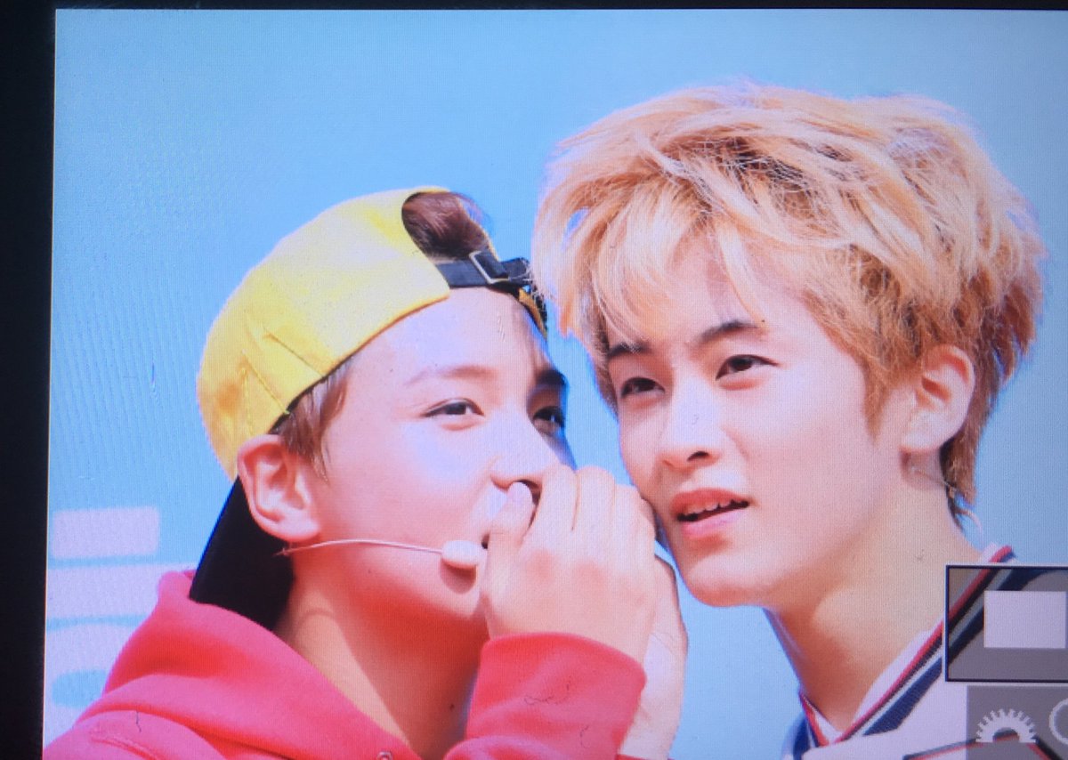 마이크가 안나와 ㅋㅋㅋㅋㅋㅋㅋㅋㅋㅋㅋㅋㅋ 귀여워 주말내내 쿤이가 더 보고싶었음 ㅠㅠㅠㅠㅠㅠㅠㅠㅠㅠㅠㅠㅠㅠㅠ