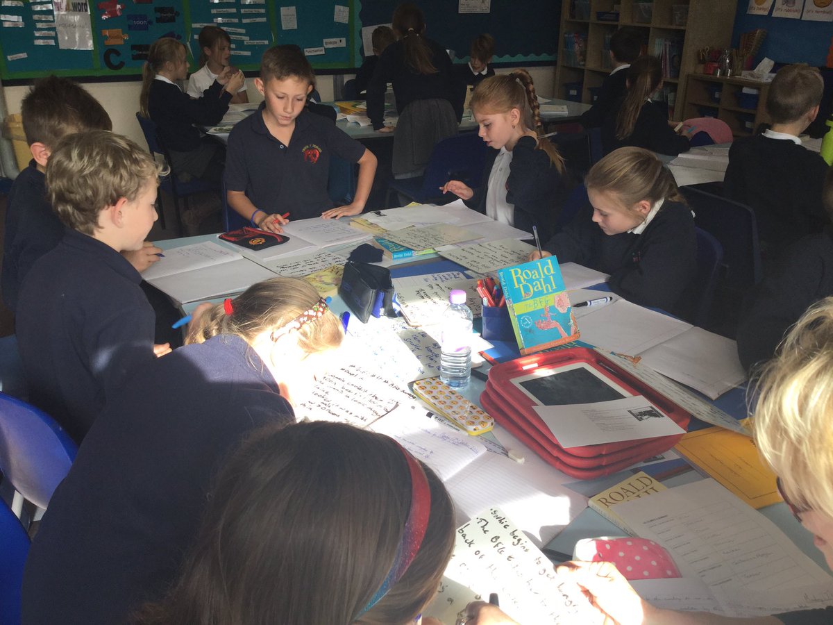 ysgolyddraig's tweet photo. #teifi #lit #BFGsummary #chp5 #JW
Sophie thinks the BFG is going to eat her.They are having a good conversation about what people taste of. https://t.co/oiWeMwj1KM