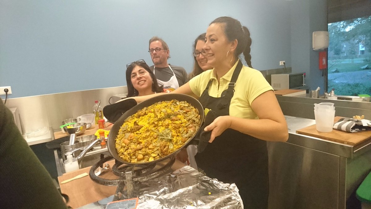 mariaspaellas's tweet image. #workshop #kookles #taller #paella #tapas #sangria #lekker #valencia #masterclass 
youtube.com/watch?v=aZNg5O…
