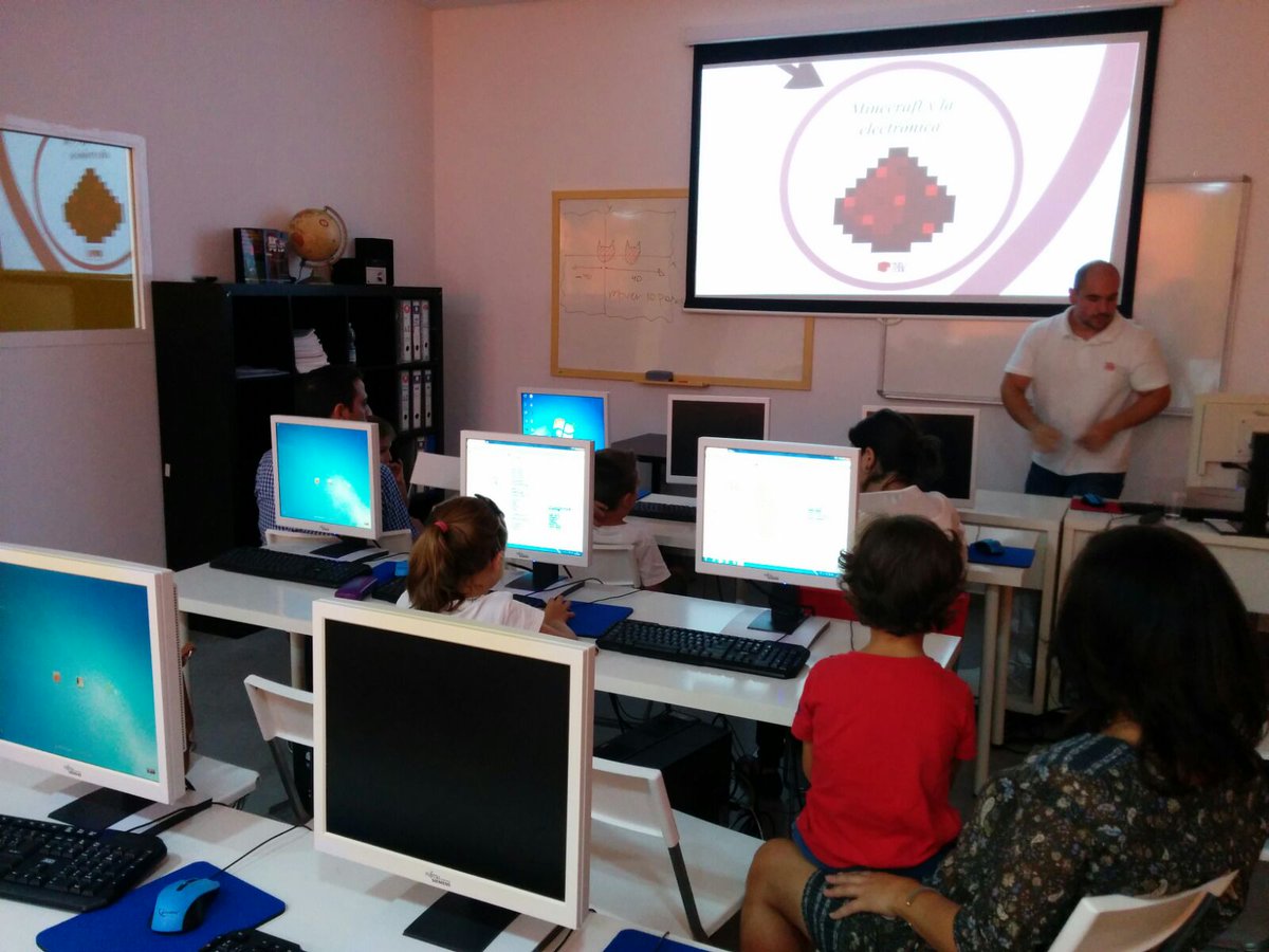 HowILearnedCode's tweet photo. Jueves 20 pruba una clase "GRATUITA" de #Scratch o #Minecraft en @AcademyCD HILCODE en #Tomares https://t.co/3N4o1aisD8 #Aljarafe https://t.co/wq1jG7K4Xo