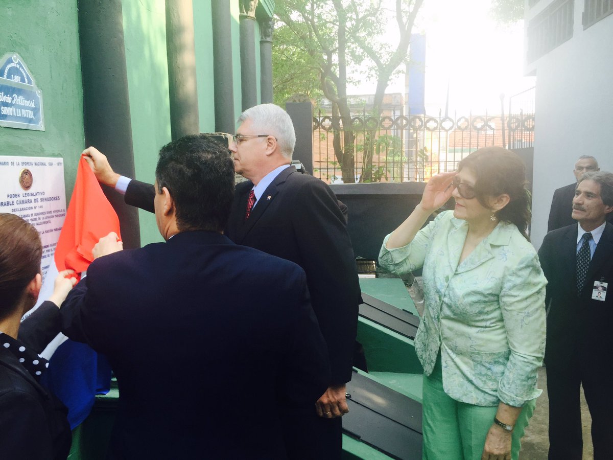 ArnoldoWiens's tweet photo. Homenaje por el Centenario de la muerte de Silvio Pettirossi en La Recoleta @SenadoresPy @ParaguayEterno @ABCDigital @UltimaHoracom https://t.co/k4HuloTBxL