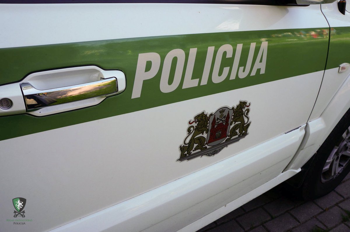 RigasPP's tweet photo. Policisti Rīgā pieķer vīrieti prostitūtu, kurš par 50 eiro bija gatavs sniegt pakalpojumu divām dāmām.

Vairāk info: https://t.co/7kJPls3MeZ https://t.co/2t2bt8Yopi
