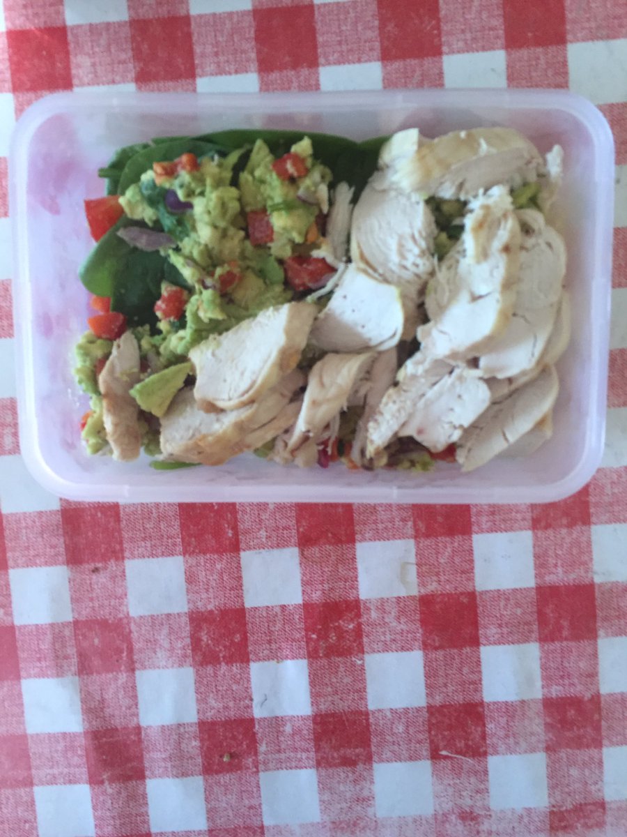 17stoneto14's tweet photo. Healthy lunch with chicken and guacamole. #eatinghealthy #weightloss https://t.co/reUeyw1I3E