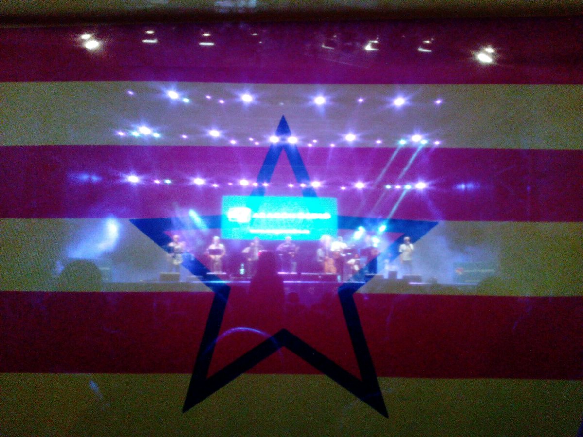 Chobentu's tweet photo. Anoche vivimos un precioso y emocionante final aragonesista a estos #Pilares16 cantando todas juntas 'Somos' junto con La Ronda de Boltaña https://t.co/QlJsQ6jGUD