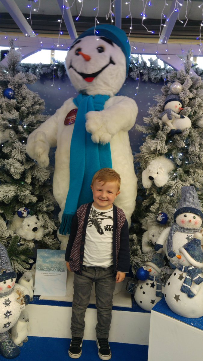 charliegfoster's tweet photo. @Notcuttsuk making Christmas memories early before the rush. Do you wanna build a snowman?
#NotcuttsMagic https://t.co/qj7aV4h5O0
