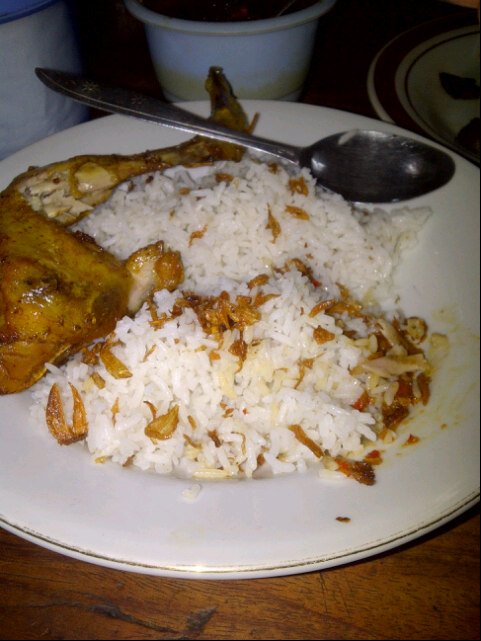 I'm at Mpok Iyoh Nasi Uduk in Ciputat, Banten swarmapp.com/c/2DnBIPQkjoi