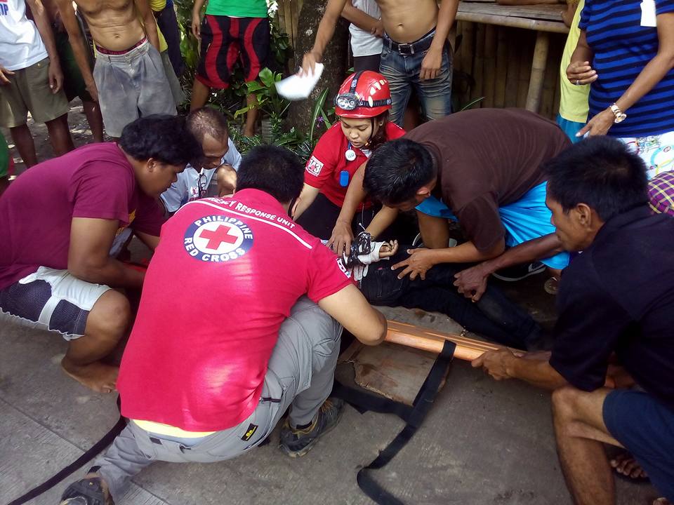 philredcross's tweet image. #RedCross143 response unit of PRC-Catanduanes Chapter responded to a vehicular accident at Brgy. San Vicente, Virac happened earlier.