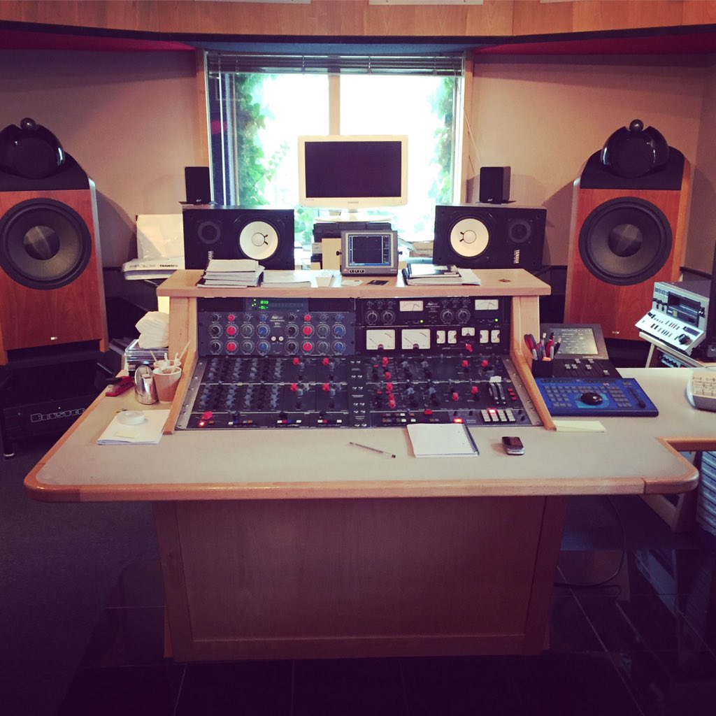 audiohausonline's tweet photo. @AbbeyRoad has the best stuff... #studio #recordingstudio #UKmusic #TheBeatles #Producers #music #PopMusic #emi #specone https://t.co/NgETopx4BG