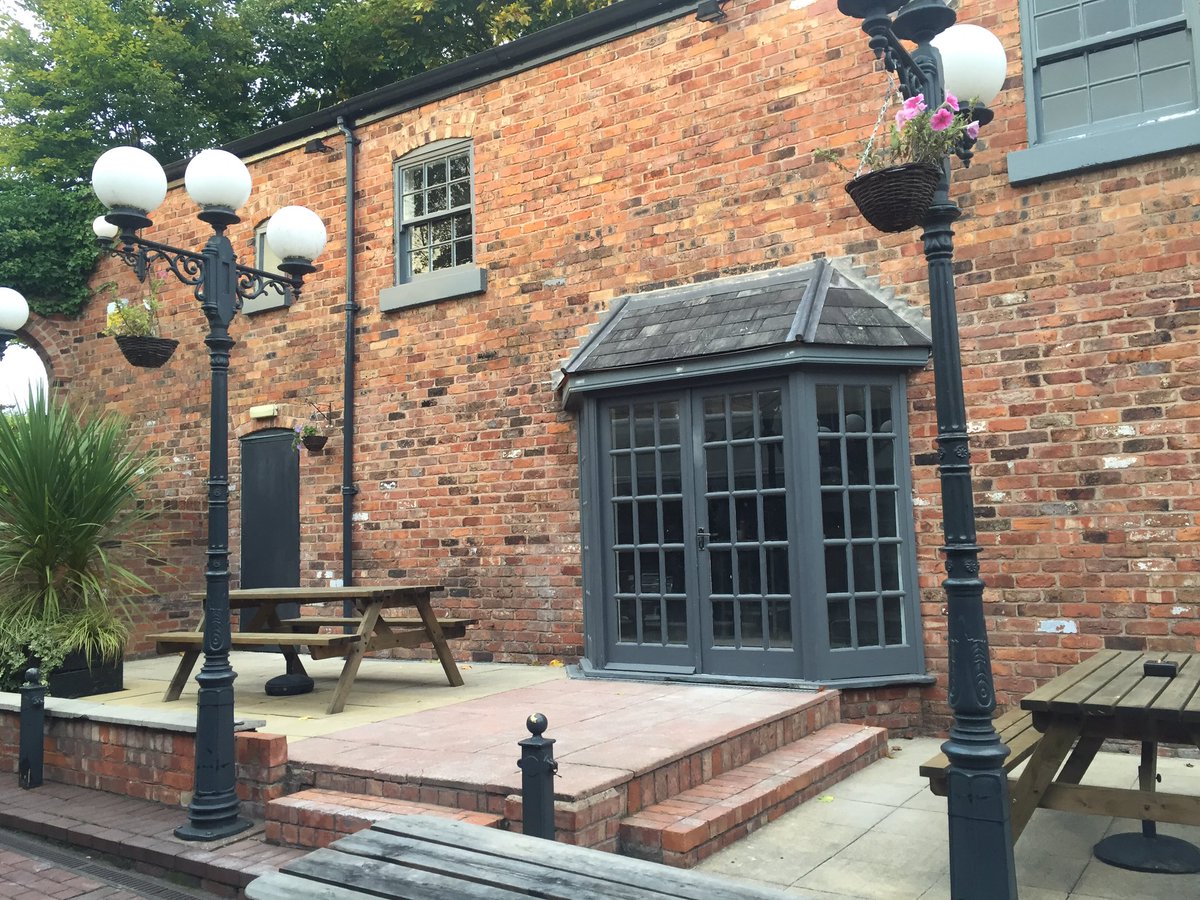 altrinchamhq's tweet photo. ICYMI >> Jaspers is to reopen in November as The Ivy League. Brought to you from the team behind @cheshire_tap #altrincham https://t.co/YchvFO3Rm8