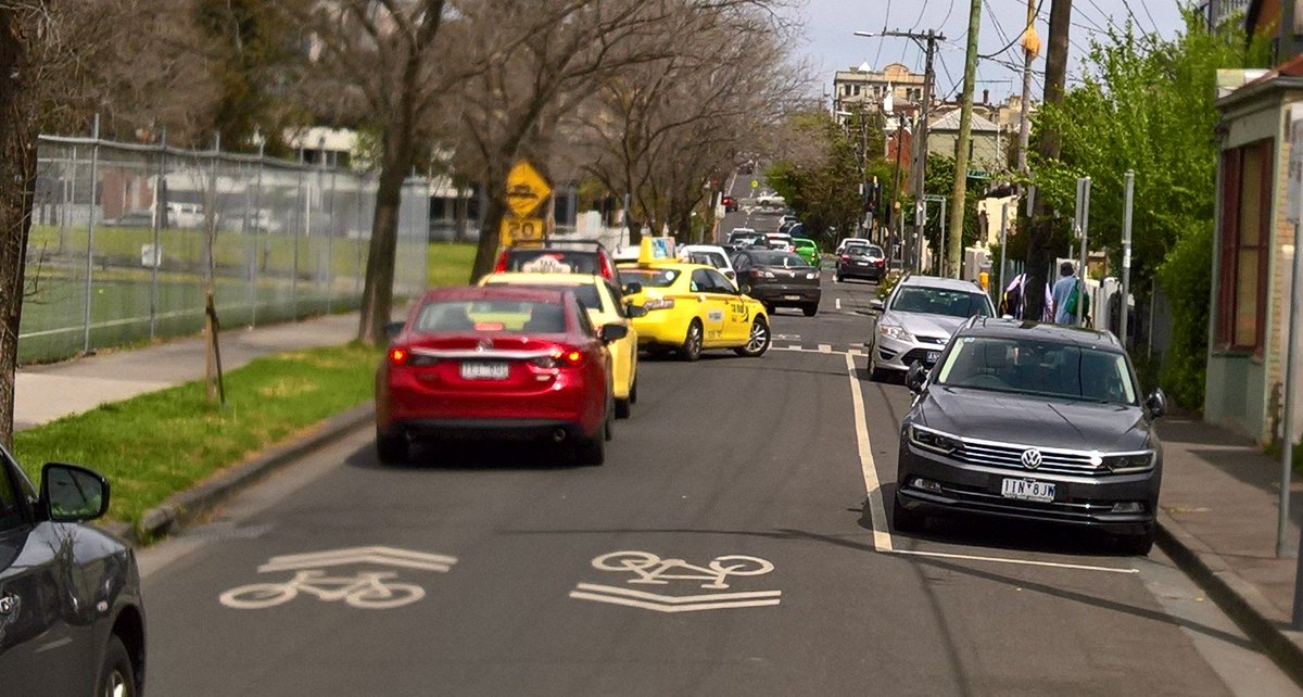 ACPVic's tweet photo. #LennoxSt in Richmond. #Sharrows only work with #filteredPermeabilty. Otherwise, this.
#CityOfYarra #8to80 https://t.co/vs3Am41lxy