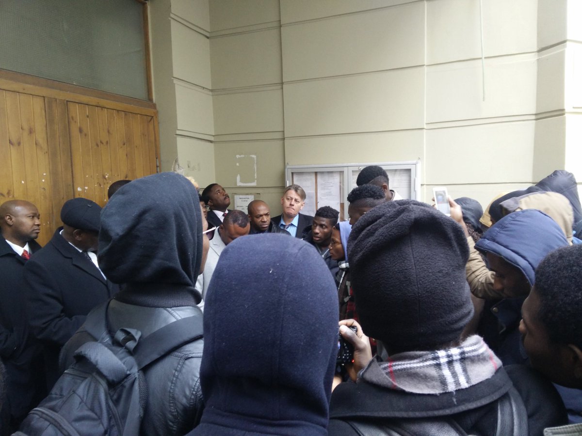 Rdelani_'s tweet photo. Students expressing their grievances at the moment. #UnpaidFor12mnths https://t.co/XqKPyOBAEN