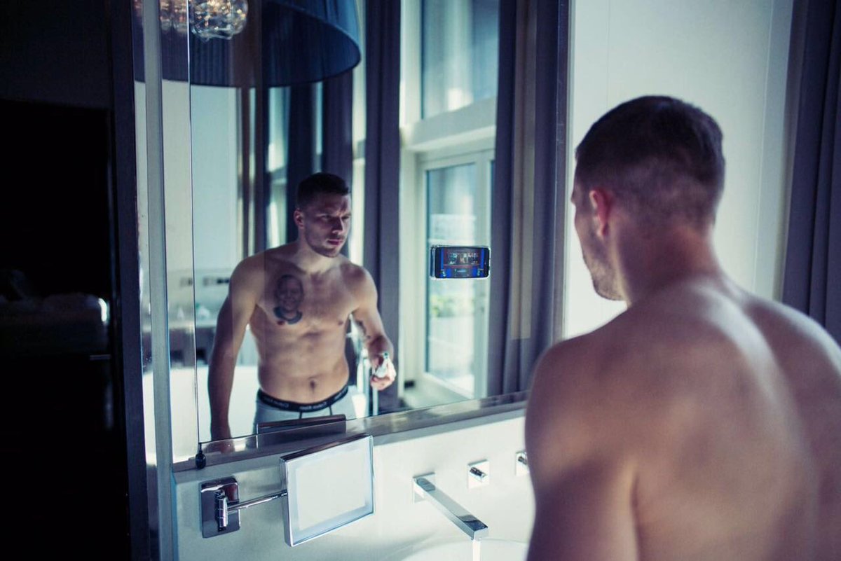 Lukas Podolski Com Good Morning A New Week Begins Let S Do This Poldi Strassenkicker Istanbul