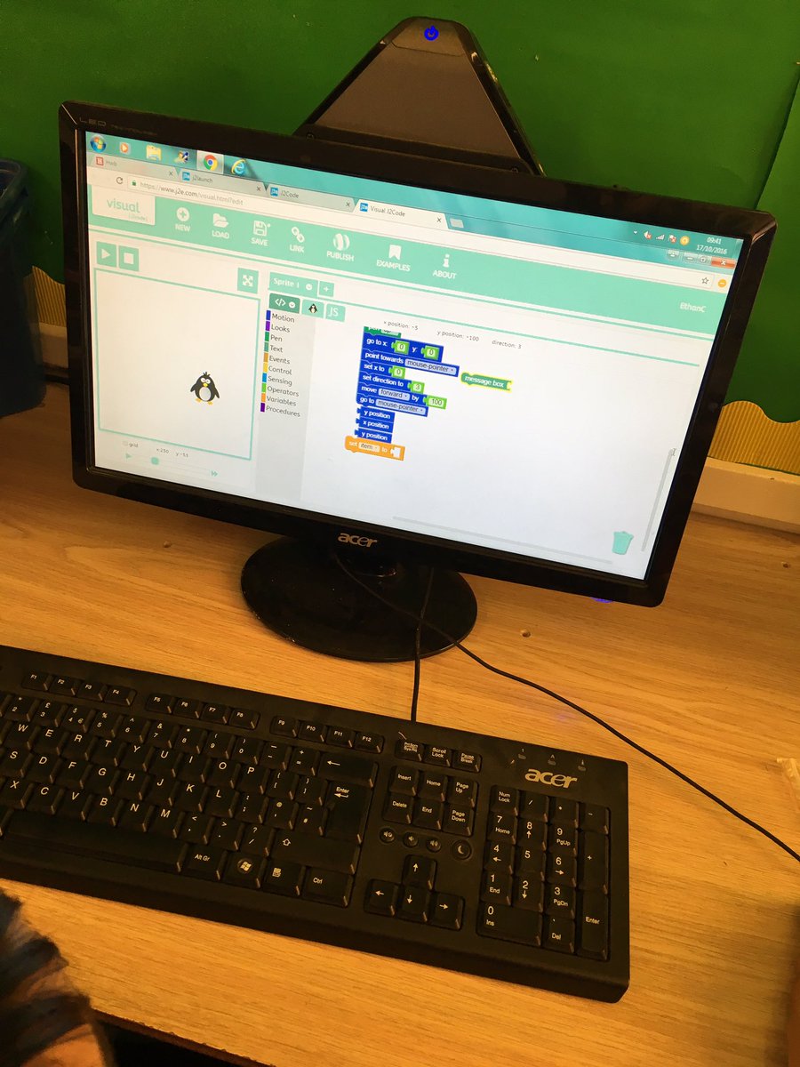 ysgolyddraig's tweet image. #caerdydd using @codeorg and visual code on @j2easy_com @CensoHWB #codeweek2016 @codeweekUK