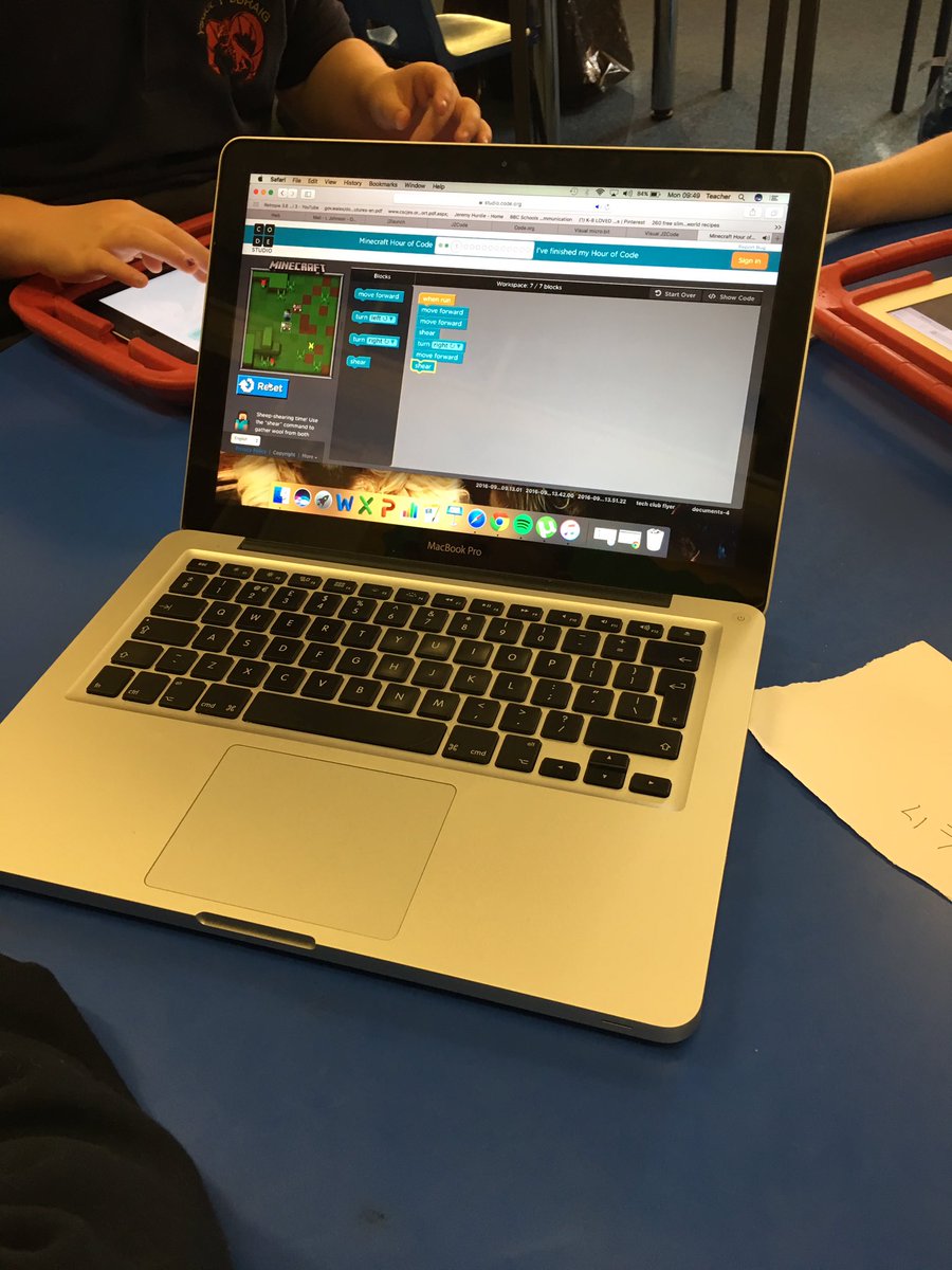 ysgolyddraig's tweet image. #caerdydd using @codeorg and visual code on @j2easy_com @CensoHWB #codeweek2016 @codeweekUK