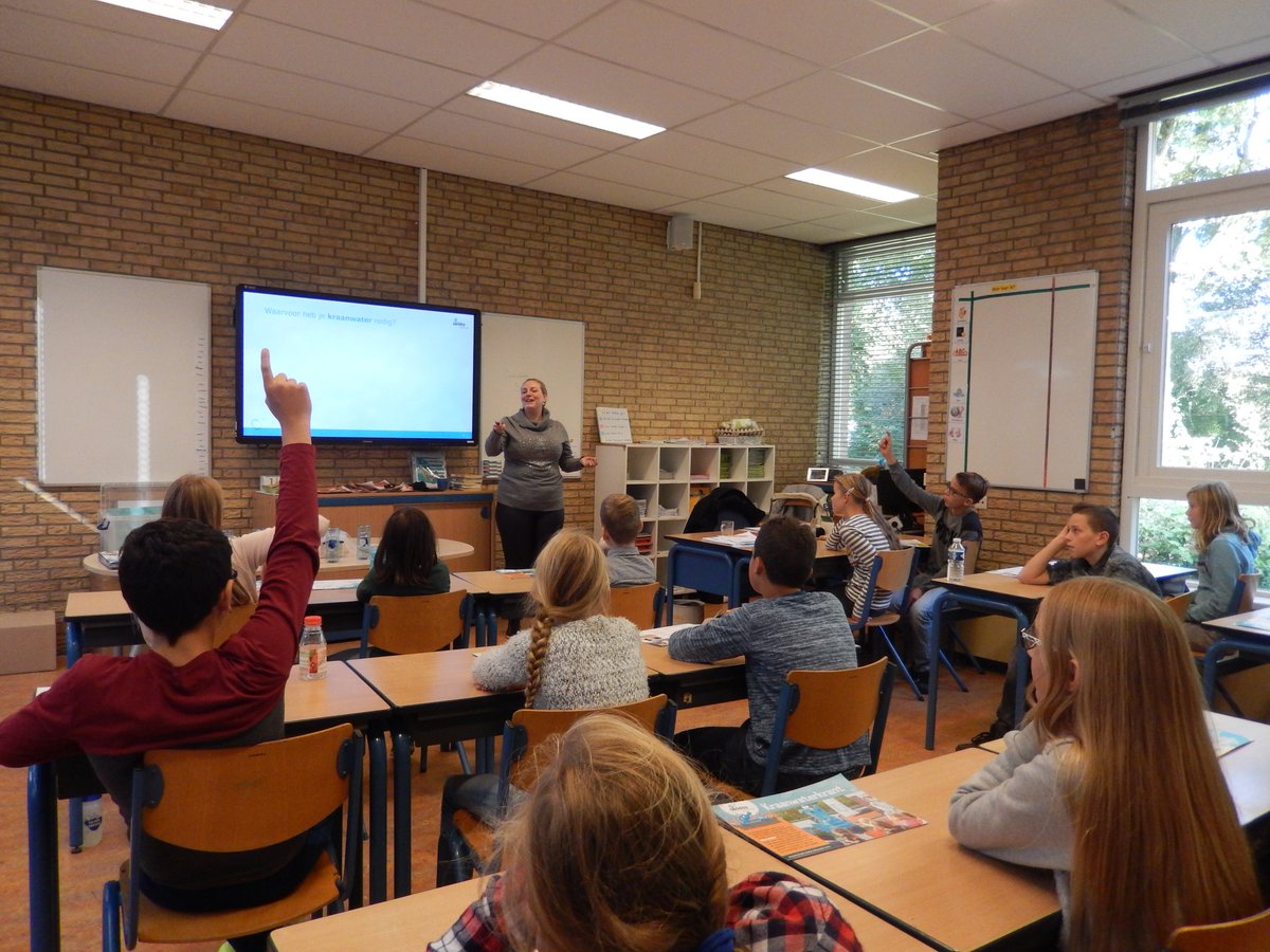 EvidesWaterbedr's tweet photo. Onze gastlessen over drinkwater zijn een groot succes, zo ook op basisschool CBS De Bron in Hellevoetsluis! https://t.co/hm8ppzVGs5