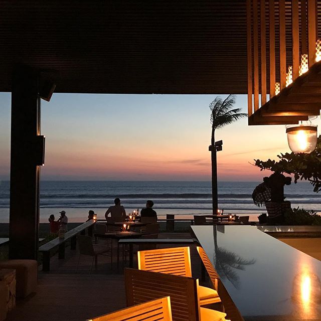 Ombak...perfect beach bar location
.
📷: @jamiebligh
#AlilaHotels #AlilaVillasSoori