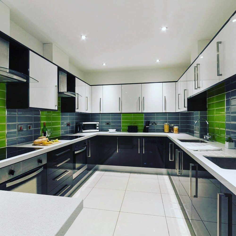 AshcourtGroup's tweet photo. Lettings for 2017/2018 opening soon! #DontMissOut #AshcourtExperience #HullStudents #7BedHouse #Kitchen 👍🏻🏡 https://t.co/BU8gDF6Ljt