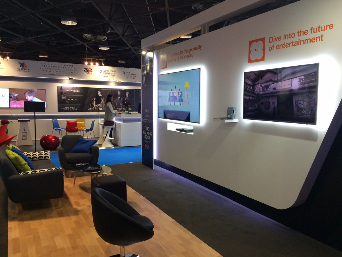 OrangeTV_fr's tweet photo. En place pour le #MIPCOM2016 @mip @CannesPalais retrouvez nous au Riviera R8.C14 #demo #VR #UHD #OCSVR https://t.co/zm3XqHxUUA