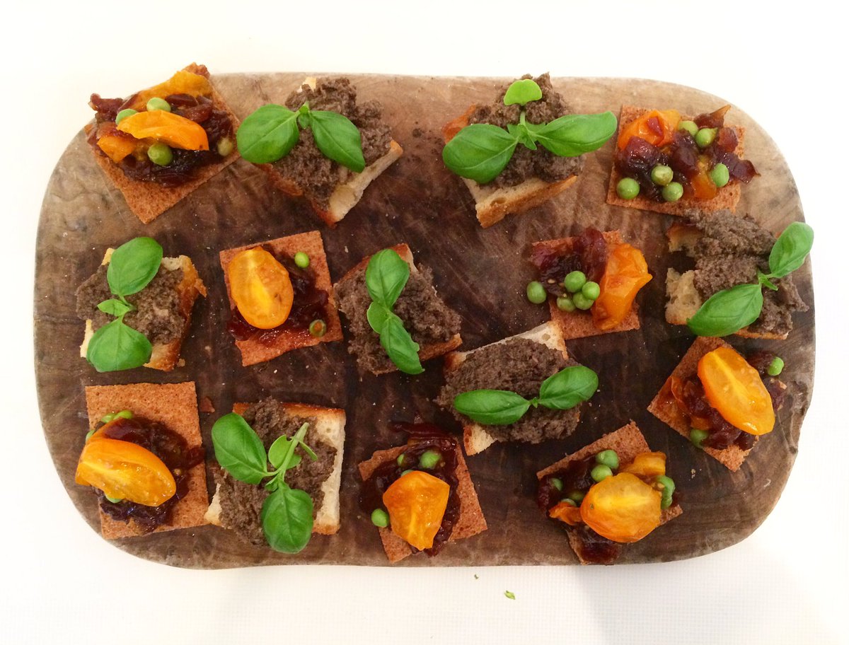 no8catering's tweet photo. Whether you're veggie, vegan, meat eater, gluten or dairy free, we cater for everyone! #canapés #privatedining #weddingcaterers no8catering https://t.co/5MACjCIbqe