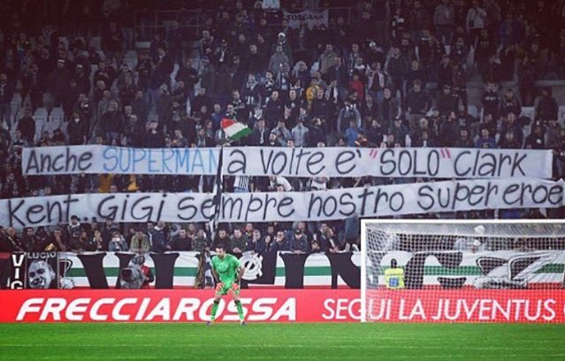 latribunamedia_'s tweet photo. "Superman a veces solo es Clark Kent...Gigi siempre será nuestro superhéroe". Brutal la pancarta de los hinchas de la Juventus para Buffon. https://t.co/gmihwBP2aI