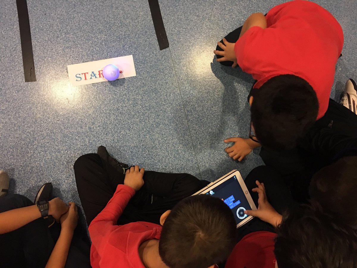 ozgeceegitim's tweet image. kod haftasi etkinliklerimiz basladi 👍🏻☺️#coding #codeweek2016 #sphero  @kultur2000kolej @codeweekUK