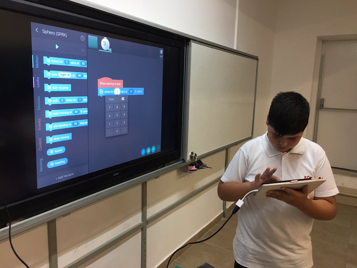 ozgeceegitim's tweet image. kod haftasi etkinliklerimiz basladi 👍🏻☺️#coding #codeweek2016 #sphero  @kultur2000kolej @codeweekUK