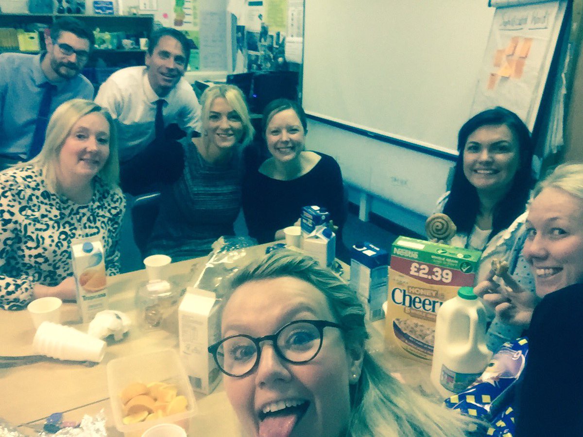 GSHS_English's tweet image. It's well-being week for the English staff... Starting with breakfast together in Miss P's room ☺️
