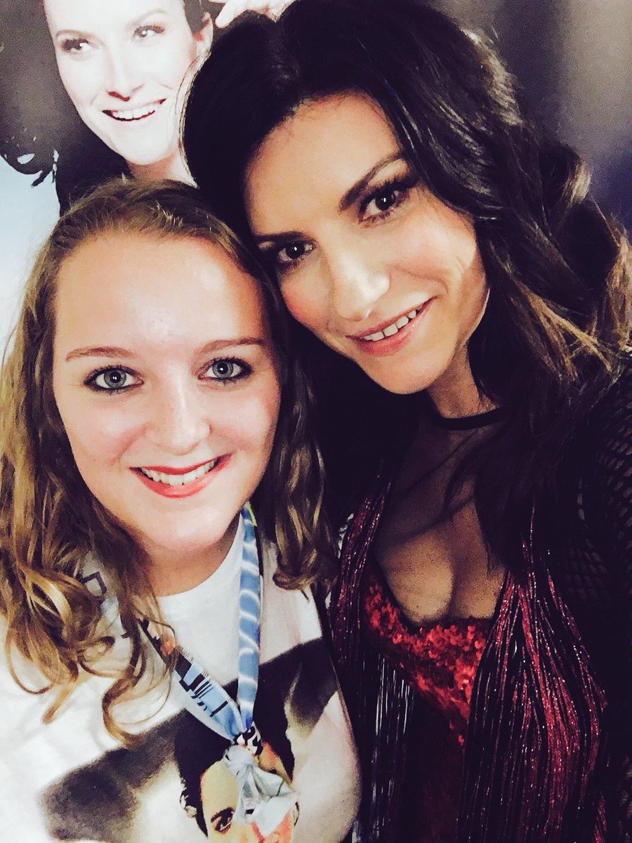 AnaisBaland's tweet photo. Merci @LauraPausini pour ces 2 concerts magnifique à Londres et à Bruxelles.... See you soon 💖😘 #similitour #london https://t.co/12O7fbnkyT
