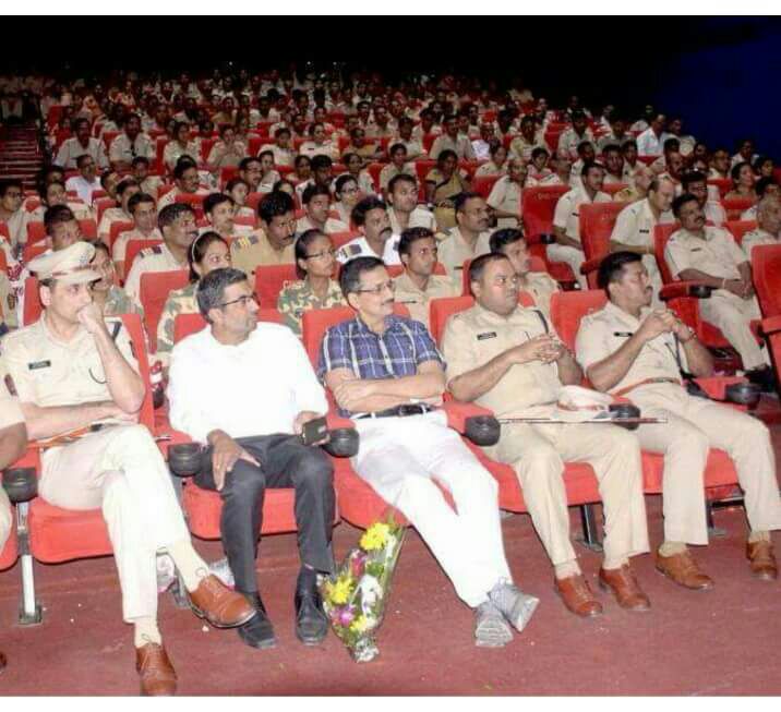 n_lahri's tweet photo. Nagpur police chief organises surprise screening of the movie Pink for the officers. Sensitising and bonding, both in one stroke ! @Upworthy https://t.co/WCS8GkjD7b