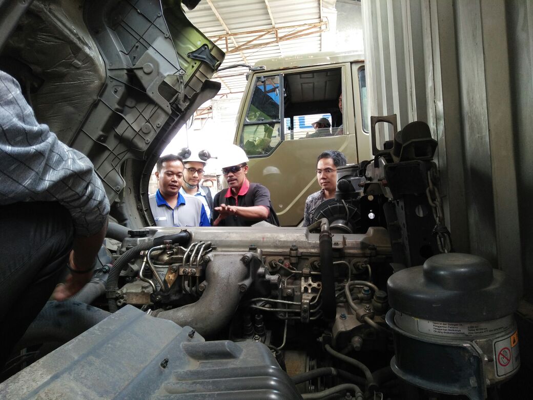 kyatmaja's tweet photo. Kolaborasi Lookman Djaja dan ExxonMobil #Efisiensi dan #Penghematan Melalui #Optimalisasi Penggunaan #Pelumas https://t.co/0jV4hdCYzn