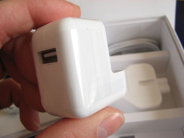 HeyBiz's tweet photo. Tips: Smartphone Charging Speed 1) Right Power Adapter & Cable 2) Use A Wall Plug Point 3) Remove Cases & Covers, Find A Cool Spot. #HeyBiz https://t.co/XTEcheErWa