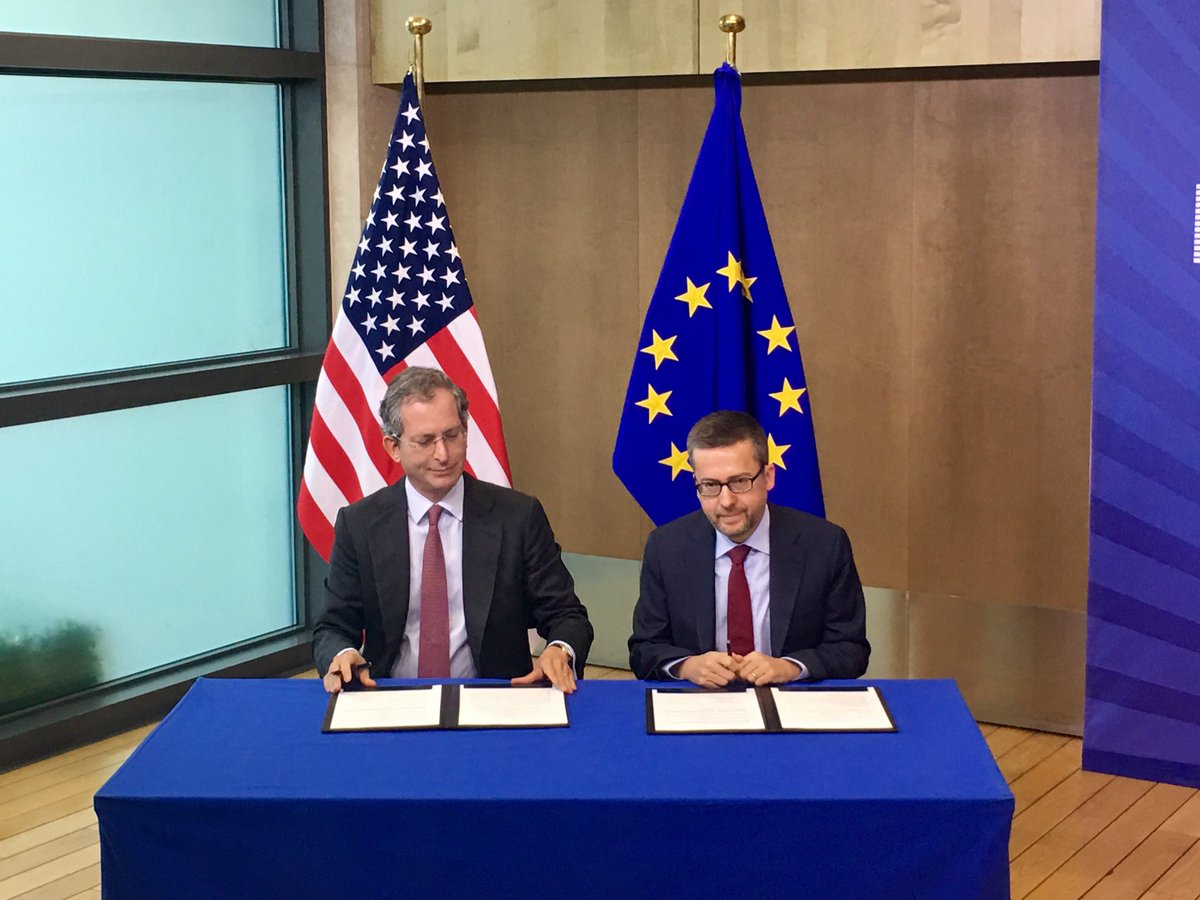 Moedas's tweet photo. With Ambassador Gardner @USAmbEU signing an agreement for closer #EU_USA researcher links #H2020 @US2EU #OpenToTheWorld https://t.co/63WSmDAg7b