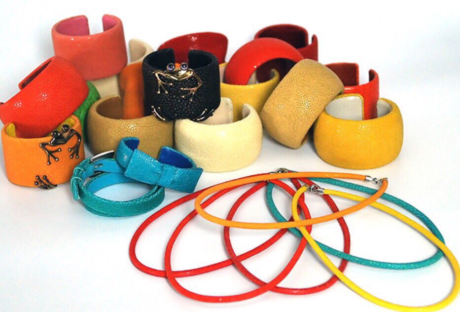 Banane_color's tweet photo. #CRIP #イエローベース #funempire #ファンエンパイヤ #bangle #galusha #choker #バングル #アクセ #ブレスレット   
https://t.co/lbonF0kvMd https://t.co/9Bl5UkFpWc