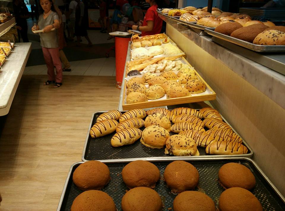 BreadLifeBakery's tweet photo. Kejebak macet? Ngga akan bete pastinya jika ditemanin roti hangat dari #BreadLifeBakery https://t.co/L31hSU8BDT