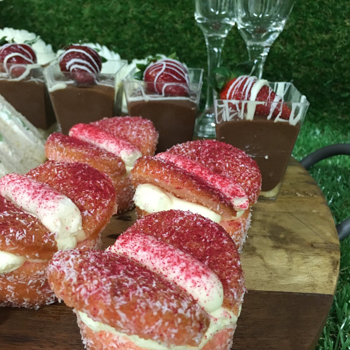 Gourmetchick's tweet photo. Spring racing packages- book them now! https://t.co/0zoDnIK8pD